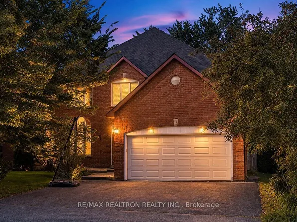 19 Prince Edward Blvd, Markham, ON L3T 7G3