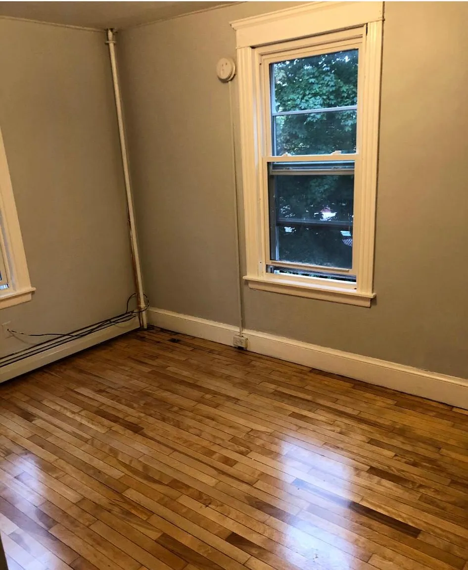 954 Forest Ave — Photo 1