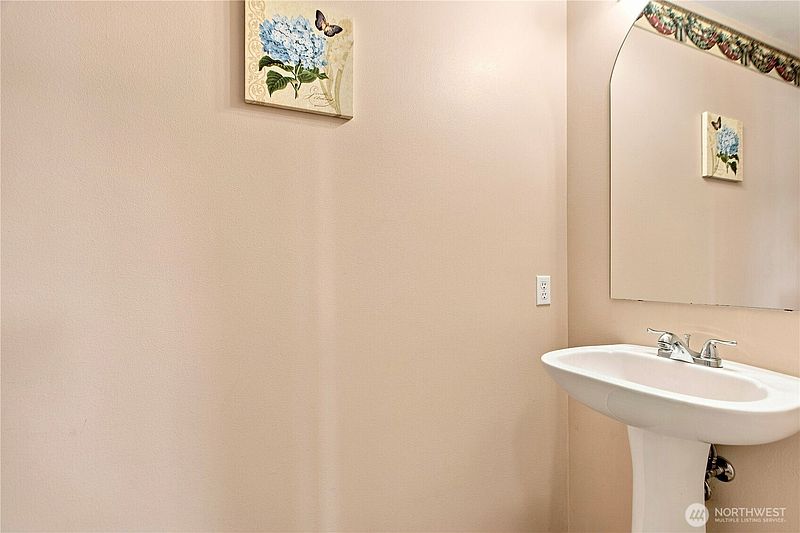 4th image of 825 SW 361 Street