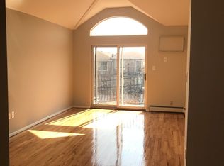 20-18 38th St #4, Astoria, NY 11105