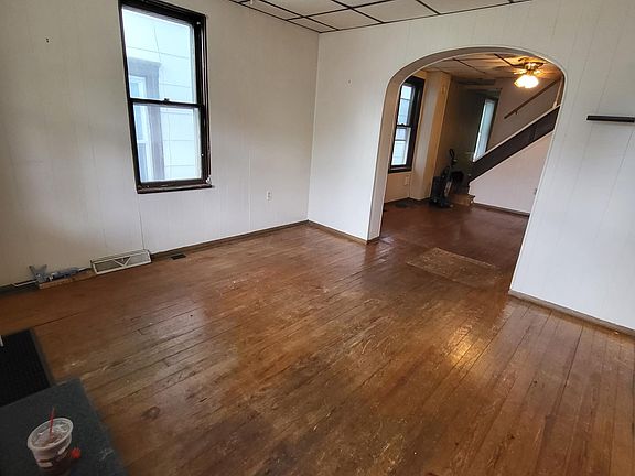 5th image of 435 Clarendon Ave