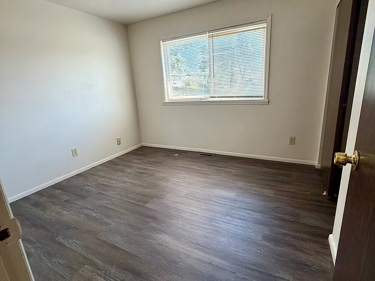 1025 Shackelford Rd — Photo 10