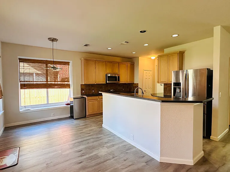 7447 Ravenhill Dr — Photo 8