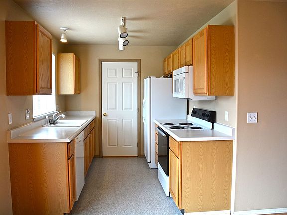 2nd image of 2904 N Glenbrook Ln