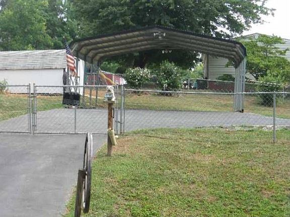 Paved Drive, garage, carp