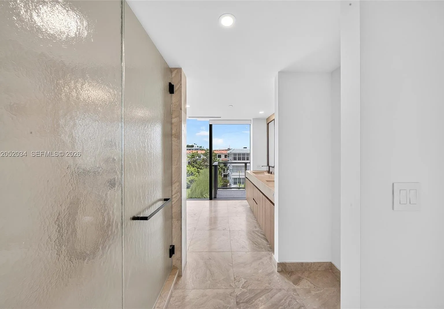 3 bed, 2.5 bath, 17000 sqft, $17,000 — Photo 4