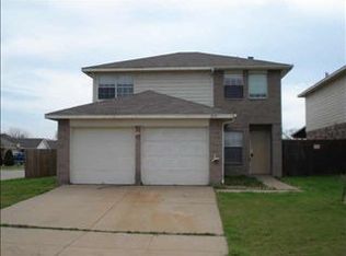 813 Springwood Dr, Grand Prairie, TX 75052