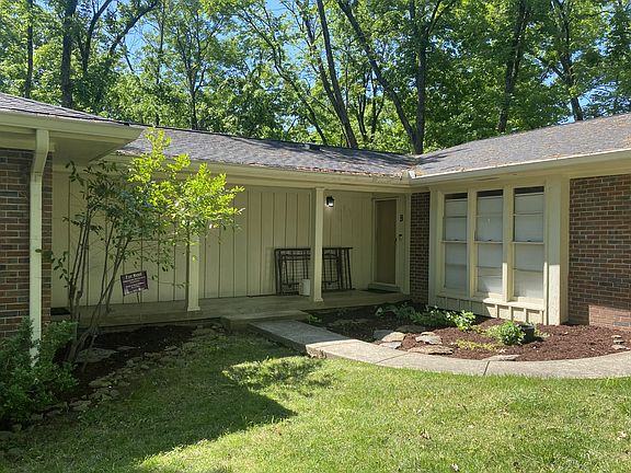 2nd image of 101 W Hillwood Dr #A