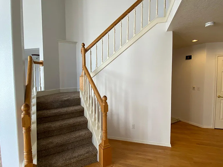 SE Crown Ct — Photo 10