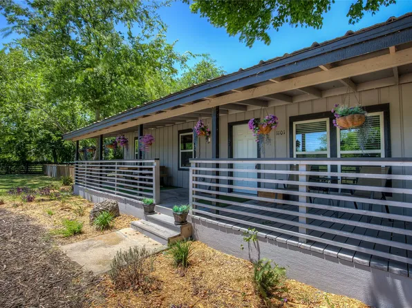 1101 Redoak Dr, West Tawakoni, TX 75474