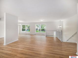 2806 Greensboro Ave, Bellevue, NE 68005