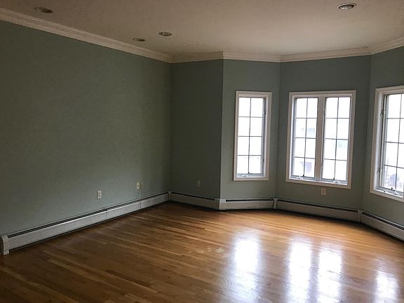 Living Room (Middle Floor)