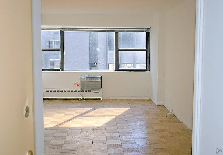 330 E 46th St #9J — Photo 1
