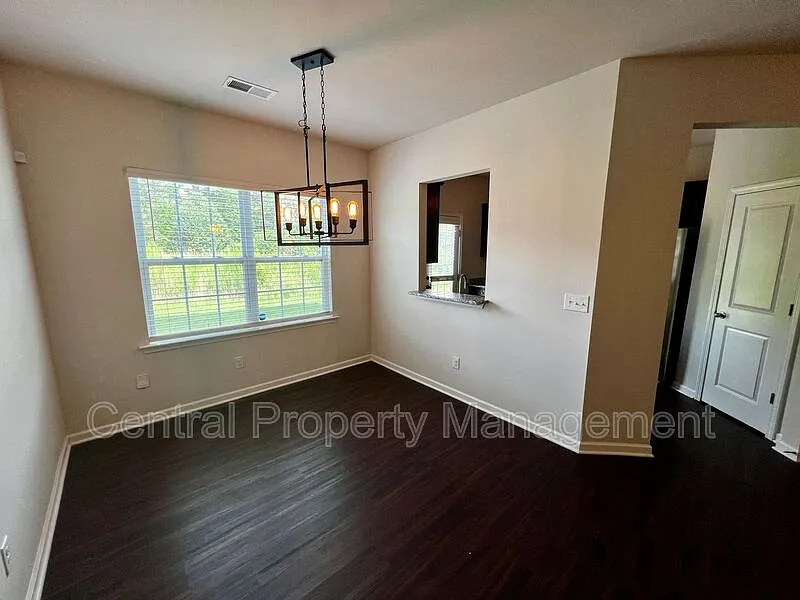 3 bed, 2.5 bath, 1470 sqft, $1,645 — Photo 4