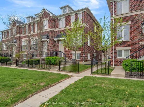 571 Longworth Ave #13, Clarington, ON L1C 0H3