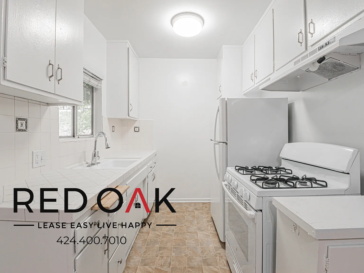 ~Spacious 2-Bed/1.5-Bath with Parking Included, Beautiful Hardwood Floors, and On-Site Laundry in... — Photo 2
