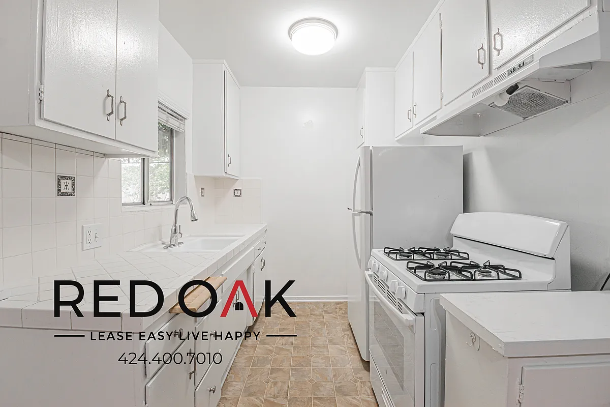 Building Photo - 710 N Genesee Ave #10