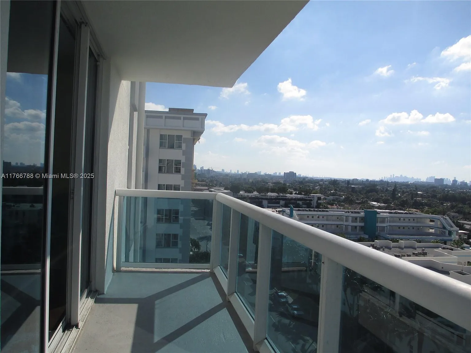 The Waverly At Surfside B — Photo 3
