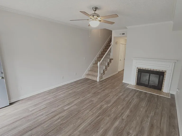 301 Hickory Pl — Photo 7