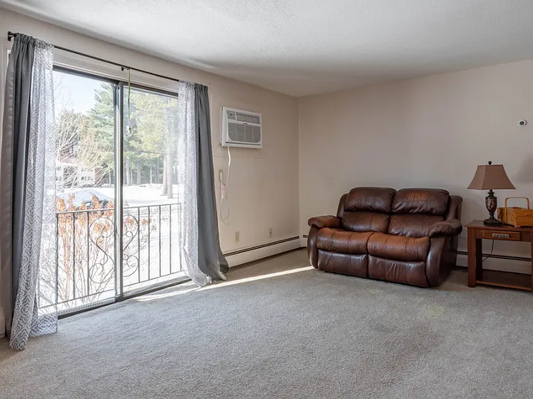 36 English Village Rd #36R — Photo 2