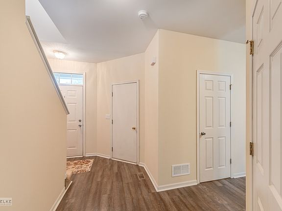 9' ceilings & luxury vinyl plank flooring throughout the first floor!