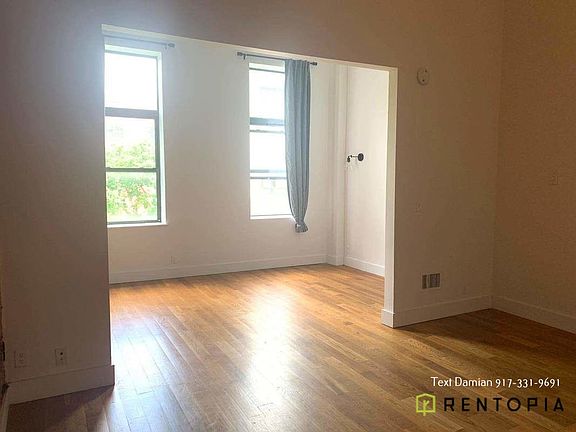 5th image of 949 Willoughby Ave #128