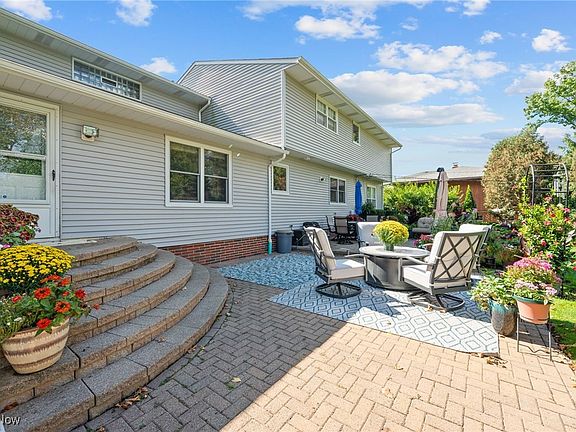 2nd image of 6807 Larchmont Dr