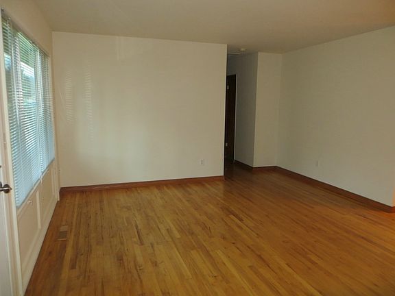 5th image of 1022 16th St NE