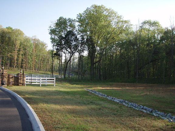 4th image of Ridge Top Dr