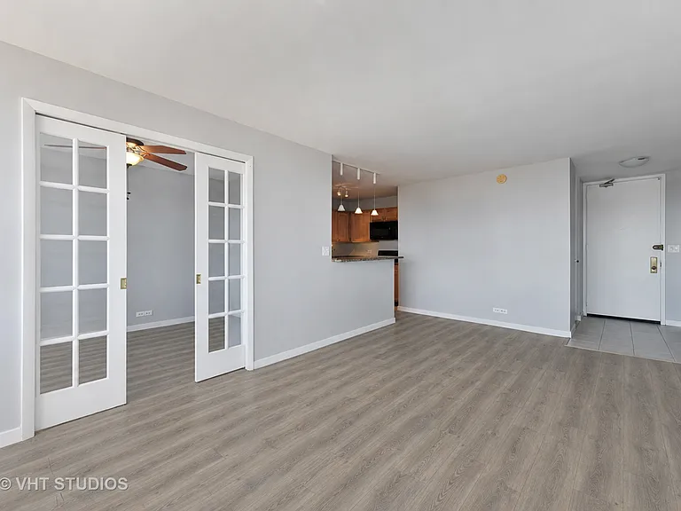 655 W Irving Park Rd #2106 — Photo 7