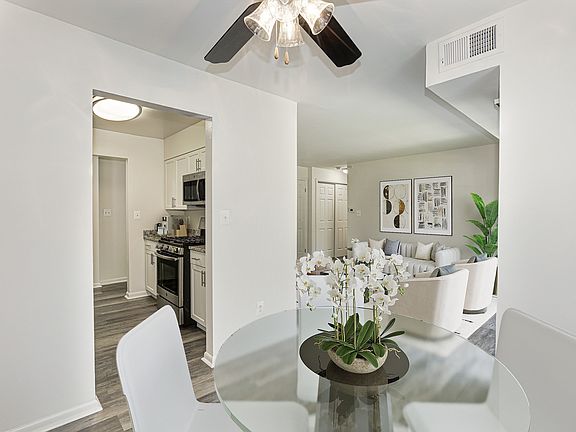 3rd image of 9860 Fairfax Sq #848-244