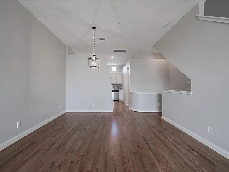7650 Springhill St #603 — Photo 4