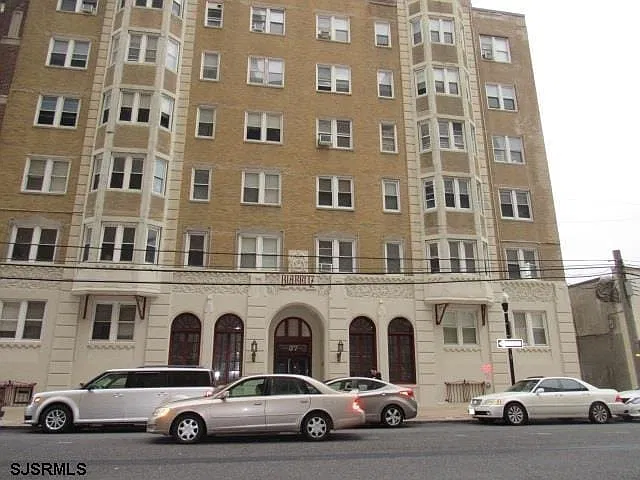 1 bed, 1.0 bath, $1,350 — Photo 1