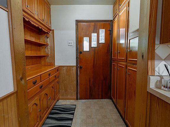 3rd image of 3244 W Lombard Street