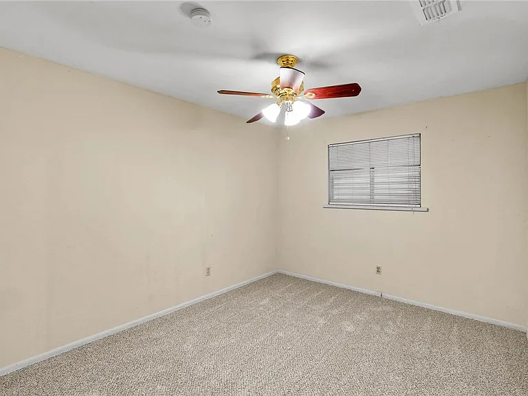 1829 Lesle Ln — Photo 5