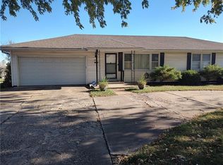 685 N Allen Rd, Independence, MO 64050