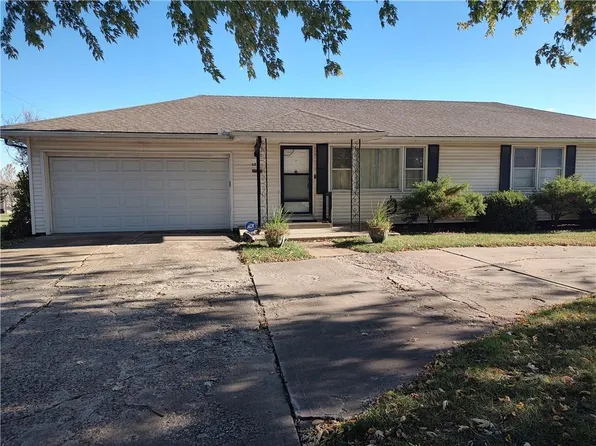 685 N Allen Rd, Independence, MO 64050