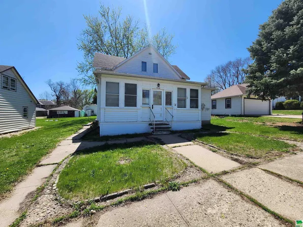 406 11th St, Alton, IA 51003