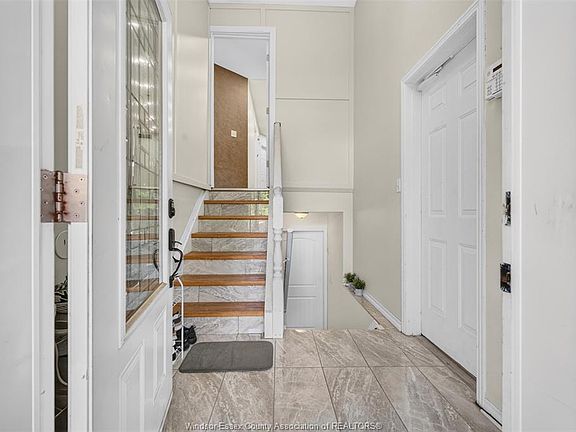 4th image of 2279 McKay Ave