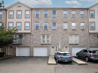 15 Zabriskie St #1505, Hackensack, NJ 07601