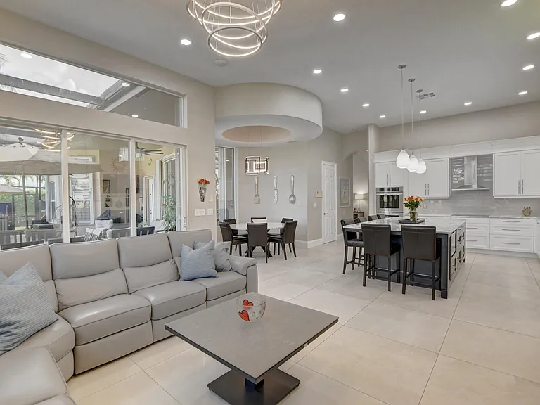 19211 N Creekshore Ct — Photo 46