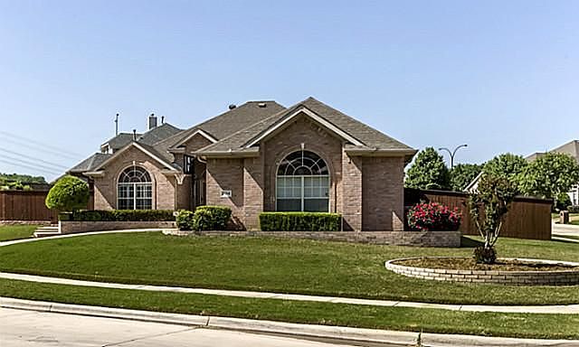 1st image of 2104 Twelve Oaks Ct