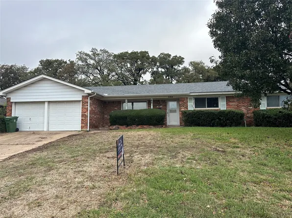 532 Plainview Dr, Hurst, TX 76054