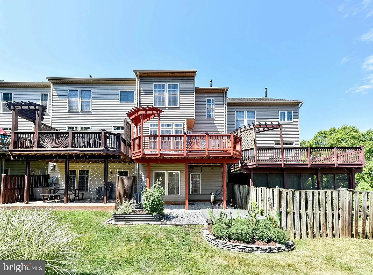 3 bed, 4.0 bath, 2470 sqft, $3,250 — Photo 4