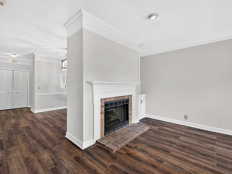 1215 Carriage Park Dr — Photo 4