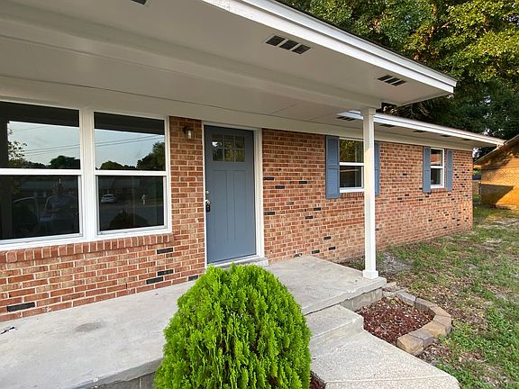 3rd image of 715 Marcia Cir