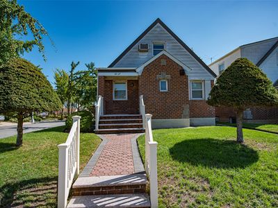 82-27 Little Neck Parkway, Glen Oaks, NY, 11004