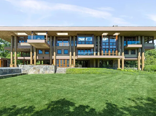 900 Noyac Path, Water Mill, NY 11976