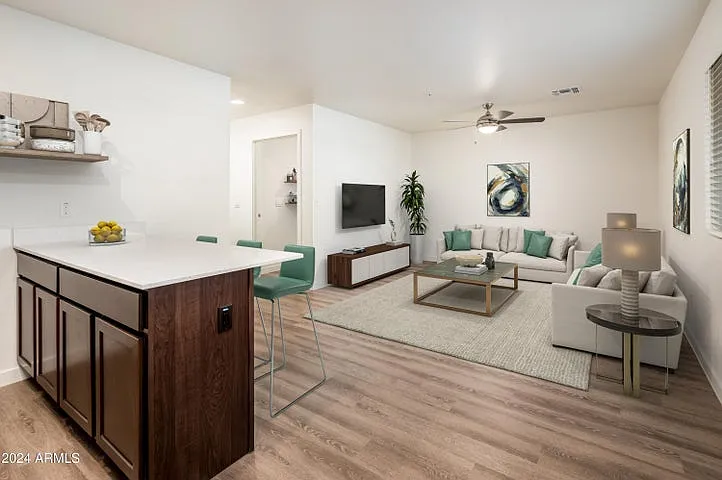 2 bed, 1100 sqft, $1,350 — Photo 3