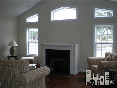 3rd image of 386 Southbend Ct NE
